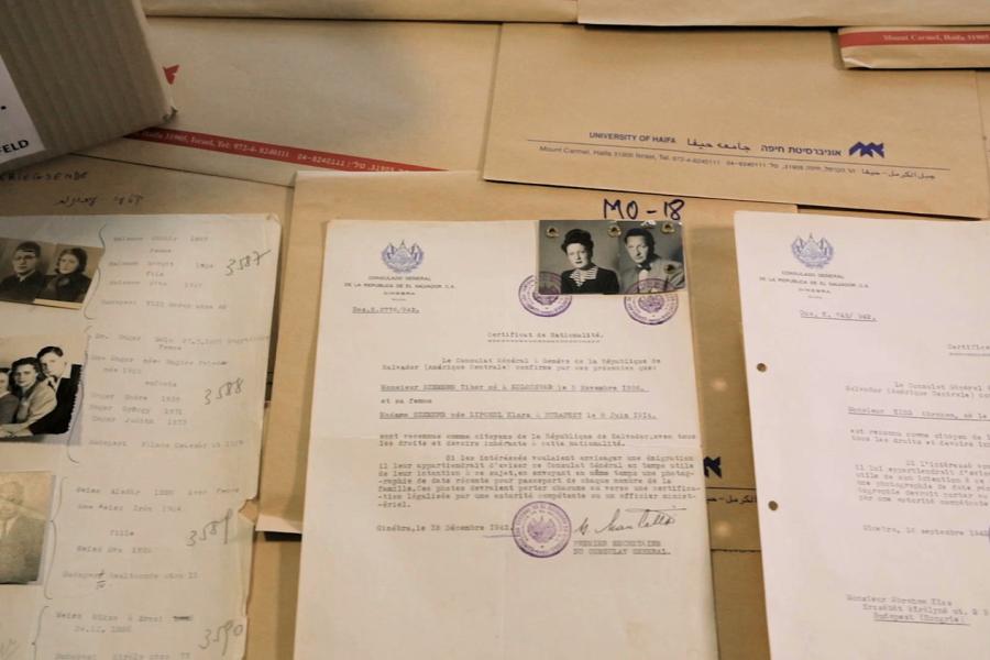 Documentos que certificaban la nacionalidad salvadoreña de personas judías. 